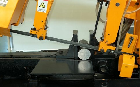 金平数控带锯床自动送料精度会出现偏差吗？