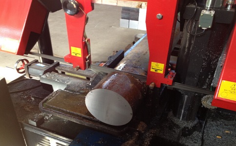 金平卧式带锯床加工时出现明显振荡如何排查？