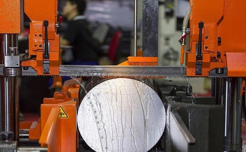 金平立式金属带锯床切削出现跑带故障解决方法！